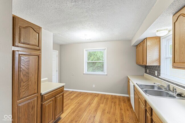 Foto del edificio - 420 S East St