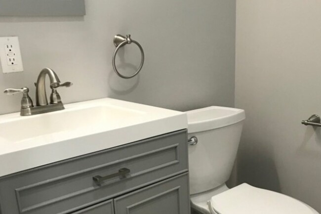1ST BATHROOM - 364 Madison Ave