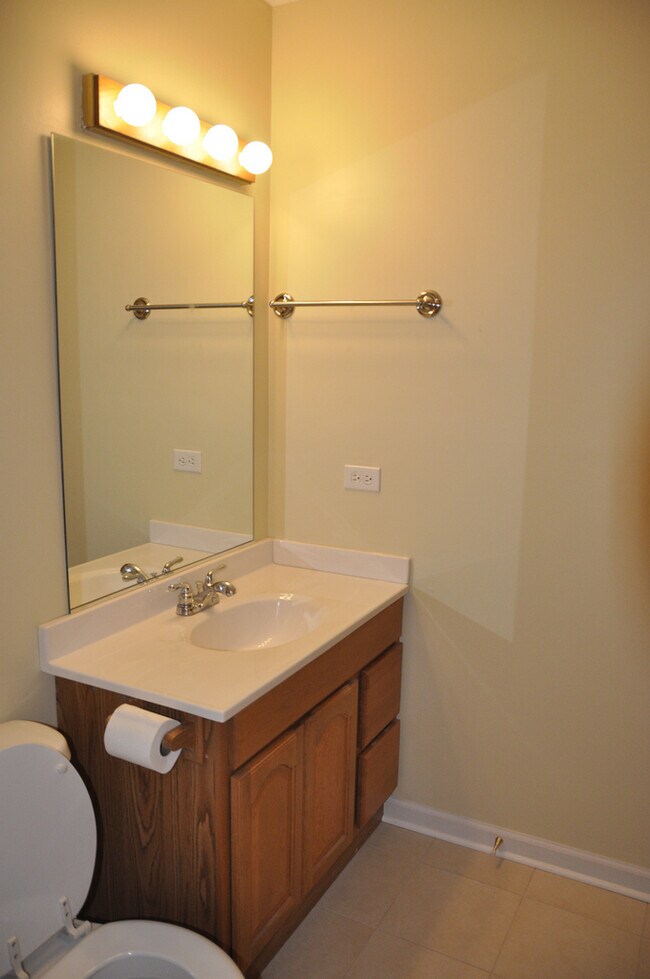 Foto del edificio - 415 Harrison Ct