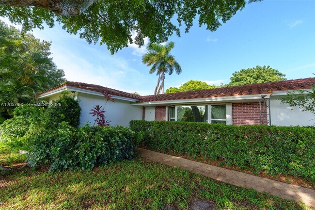 Building Photo - 740 Ridgewood Ln