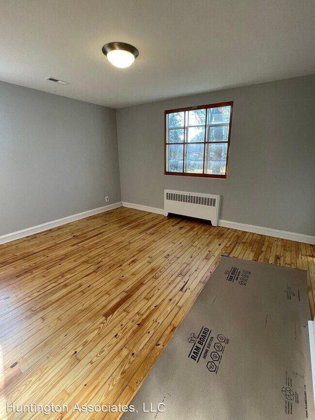 Building Photo - 4 br, 1.5 bath House - 215 Davis Ave