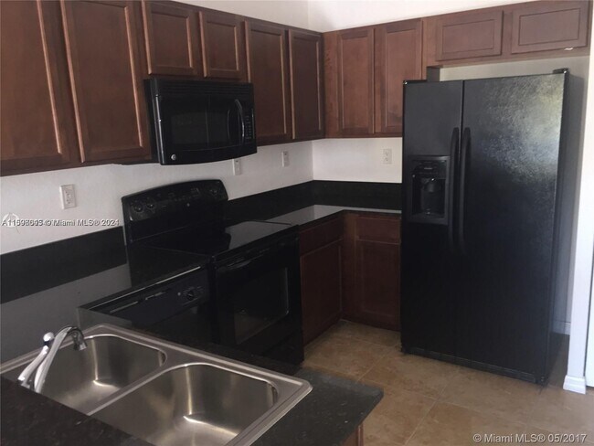 Foto del edificio - 8800 NW 107th Ct