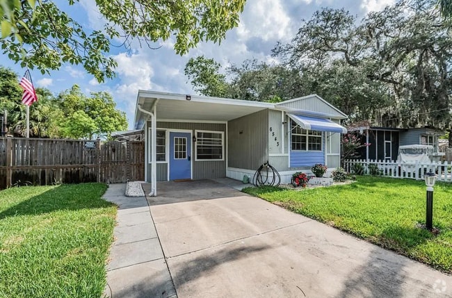 Building Photo - 6543 Celeste Ln