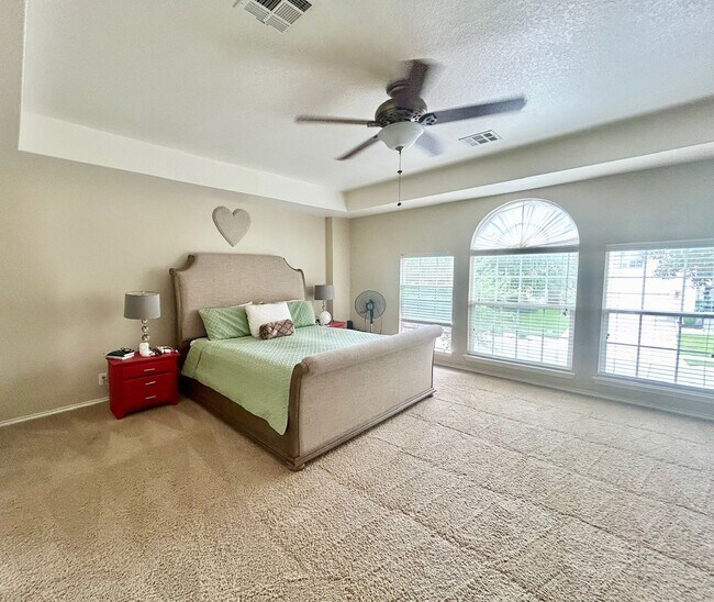 Foto del edificio - 5 BED/3 BATH GORGEOUS HOUSE FOR LEASE! AVA...