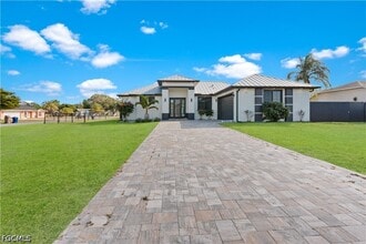 Building Photo - 24 Crestwood Cir S