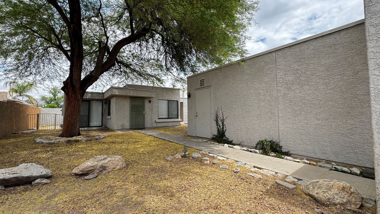 Foto principal - Central (Ft Lowell and Columbus) 2 bed, 2 ...