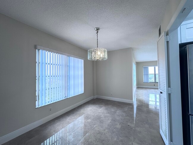 Foto del edificio - 10777 W Sample Rd