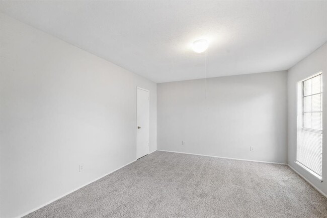 Building Photo - 15627 Summer Briar Ct