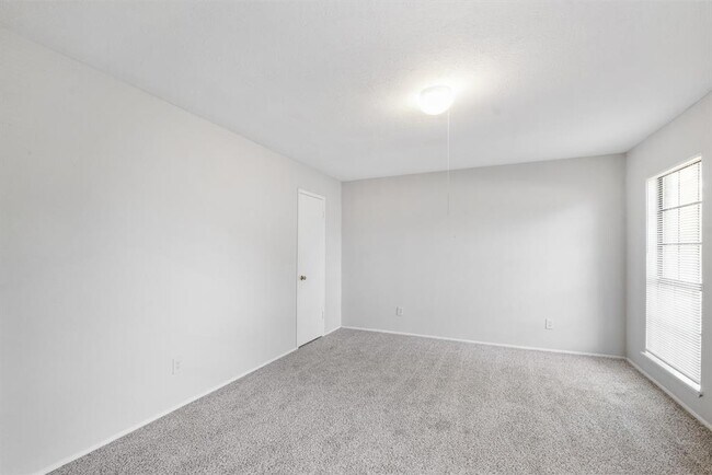 Foto del edificio - 15627 Summer Briar Ct