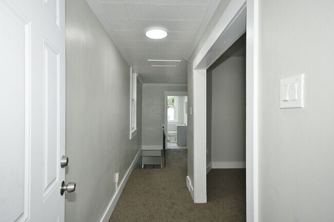 Building Photo - Bright 2-Bedroom Home in Rankin - Section ...