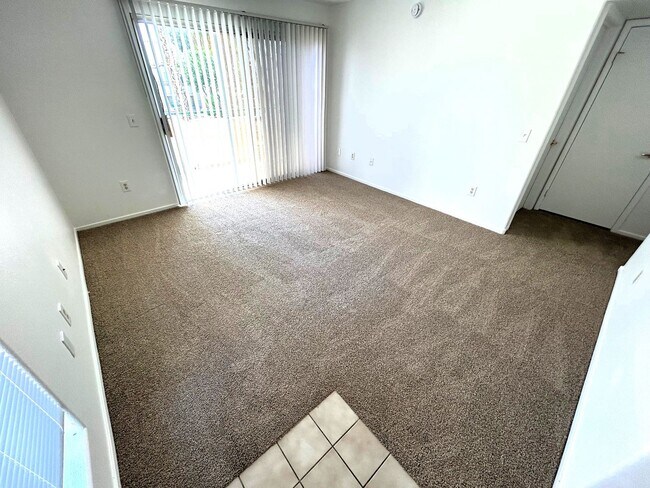 Foto del edificio - 1 Bedroom/1 bathroom 2nd floor condo in Ca...