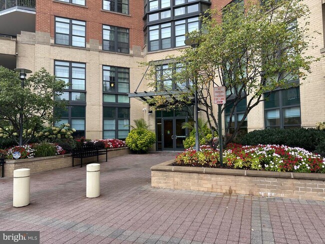 Foto del edificio - 1830 Fountain Dr