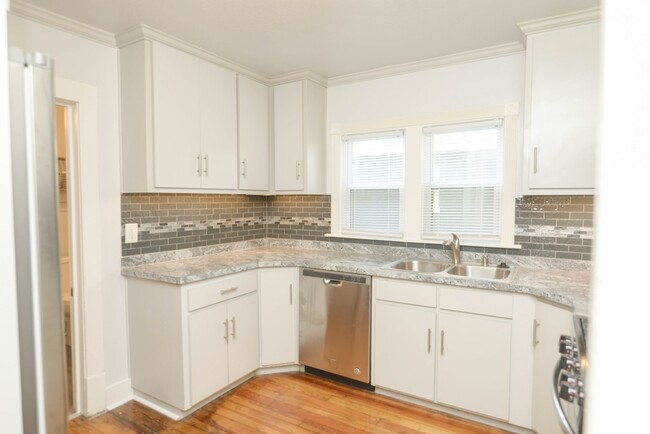 Building Photo - 124 Riverside Dr