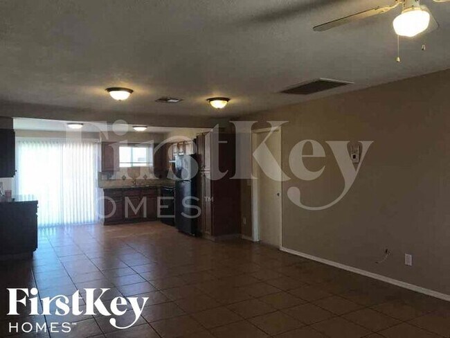 Foto del edificio - 4322 E Grove St