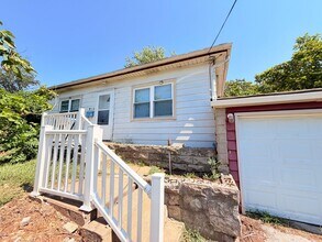 Building Photo - 743 N Kiger Rd
