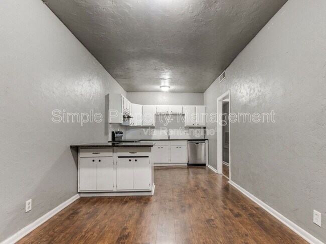 Foto del edificio - 201 NW 17th St