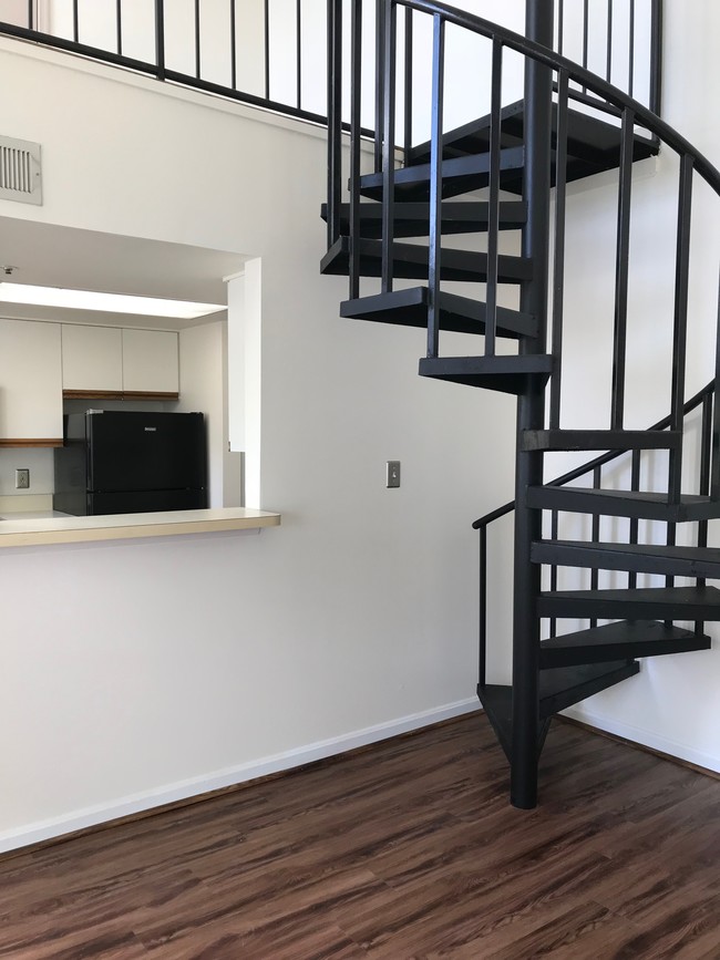 kitchen & loft stairs - 14115 Bowsprit Ln