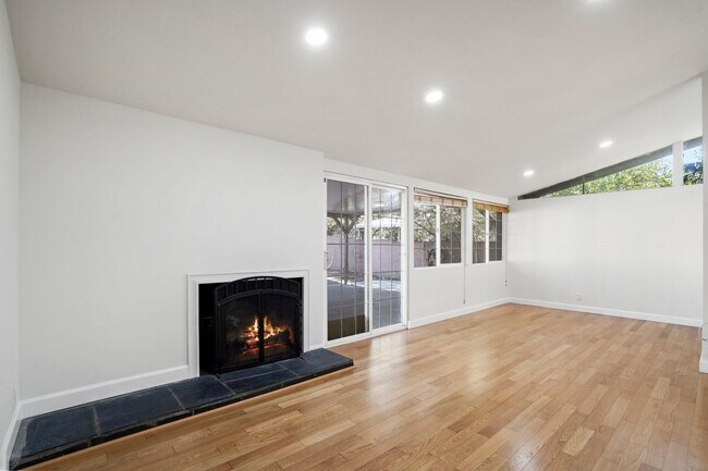 Building Photo - 8836 Oneida Ave