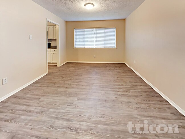 Building Photo - 19638 Southaven Dr