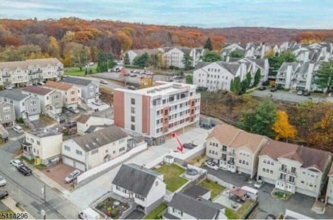 Building Photo - 318 Dixon Ave