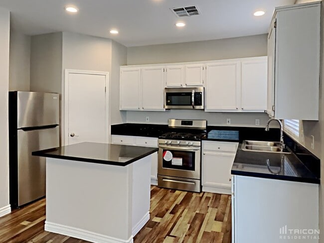 Foto del edificio - 6754 Cinnabar Coast Ln
