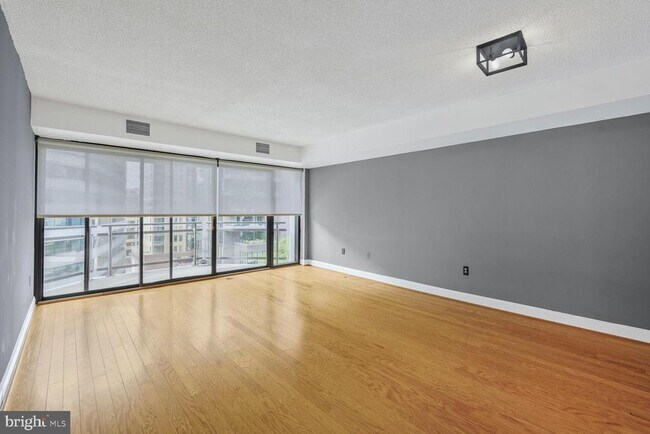Foto del edificio - 1530 Key Blvd