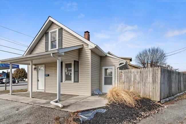 Building Photo - Cozy 2 Bedroom Cape Cod located in Fireside