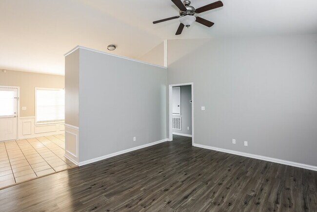 Building Photo - 1636 Chapman Ave