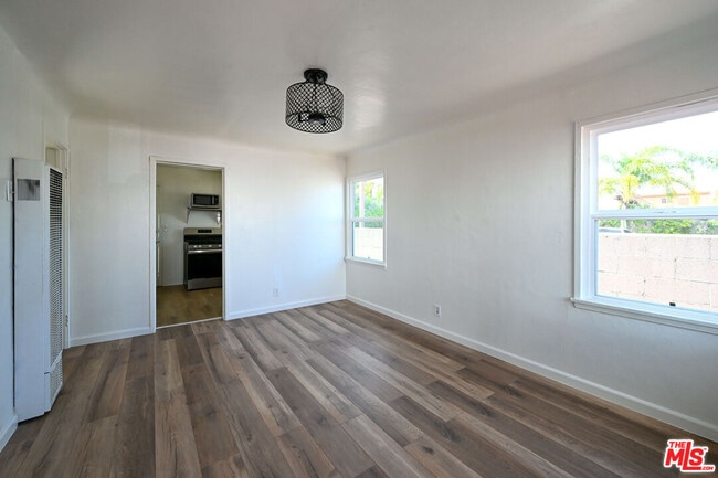 Foto del edificio - 4430 W 134th St