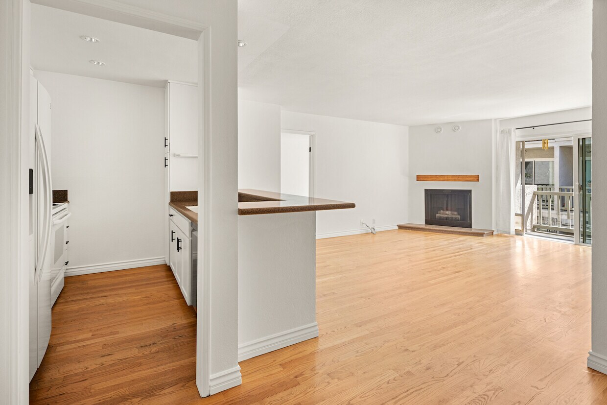 Open kitchen - 8740 Tuscany Ave