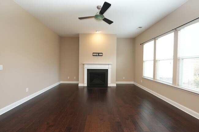 Foto del edificio - Spacious 5-Bedroom Home in Mooresville with Open Floor Plan & Loft!
