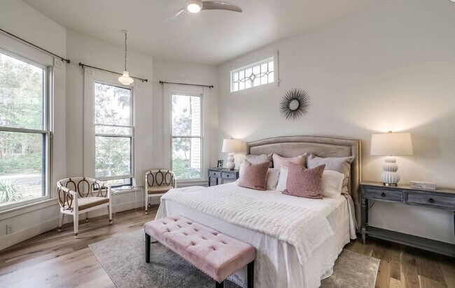 Building Photo - Fully renovated 4 bedroom/4 bath home