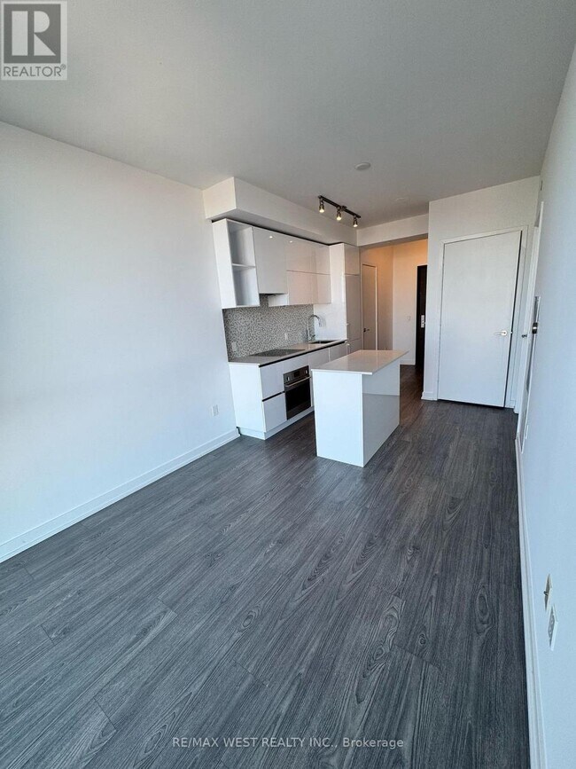 Building Photo - 1 Yorkville Ave