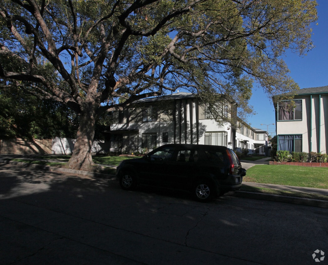 Building Photo - 2064 Rodney Dr