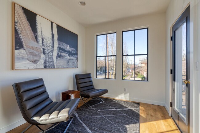 Building Photo - 508 NE 56th Ave