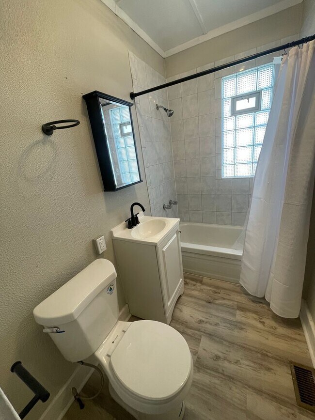 Foto del edificio - 2524 N Weil St