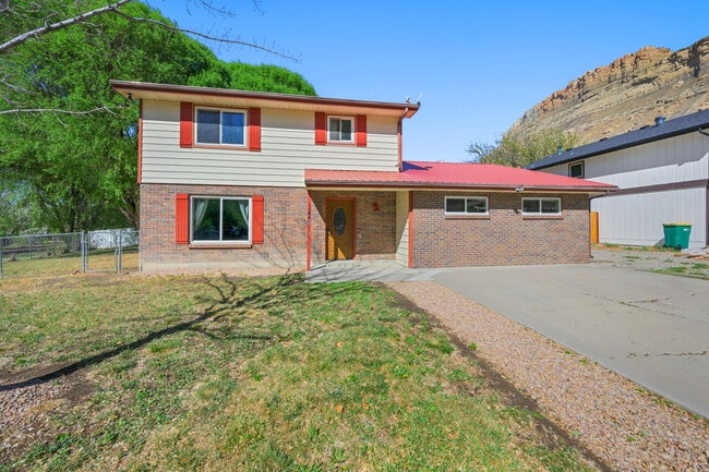 Building Photo - 122 Davis Cir