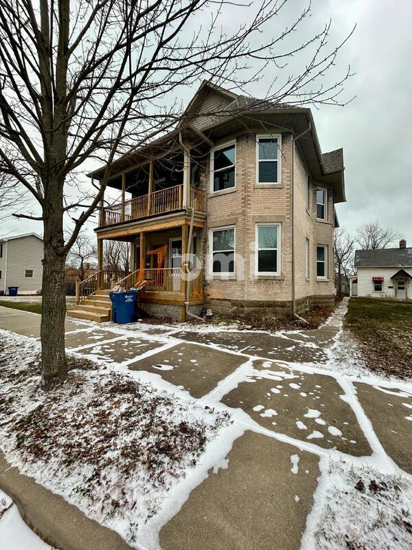 Building Photo - 416 E 9th St