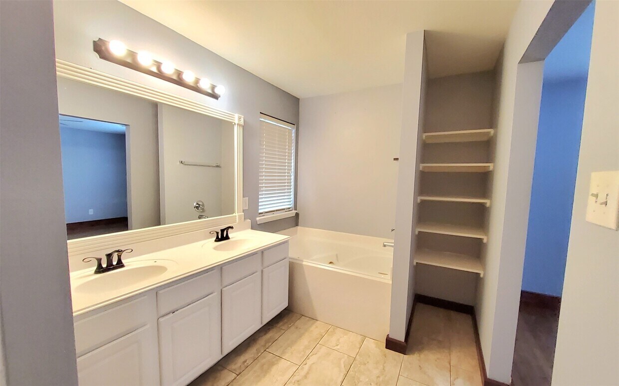 Primary Photo - 18123 Flower Grove Ct