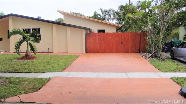 Foto del edificio - 5006 SW 90th Way