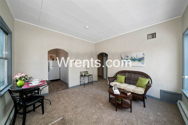 Building Photo - 1712 E Sanson Ave