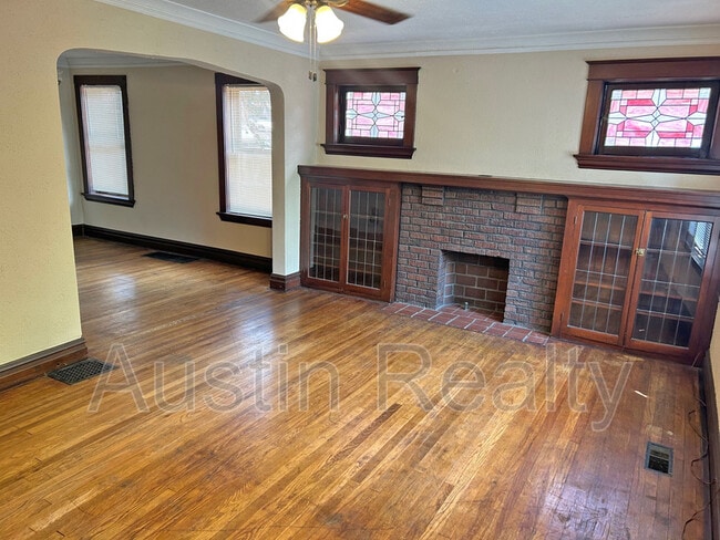 Building Photo - 5039 Sutherland Ave