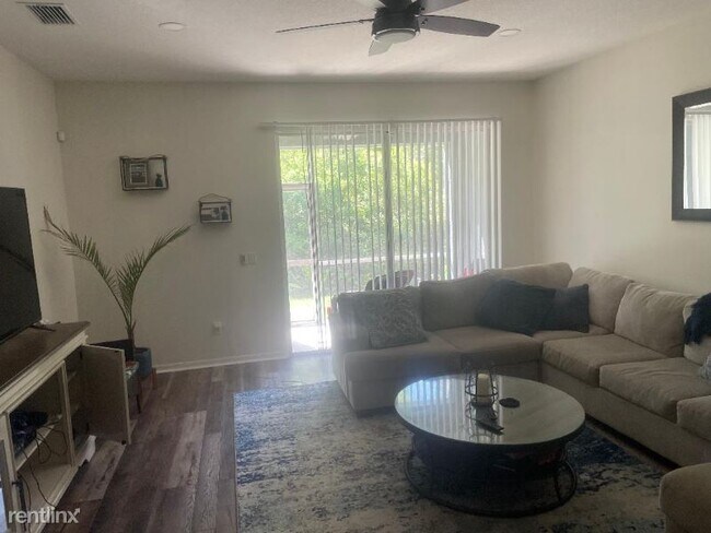 Building Photo - 2 br, 2 bath Townhome - 18142 Nassau Point Dr