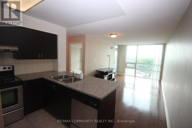 Photo du bâtiment - 88-1688 Grangeway Ave