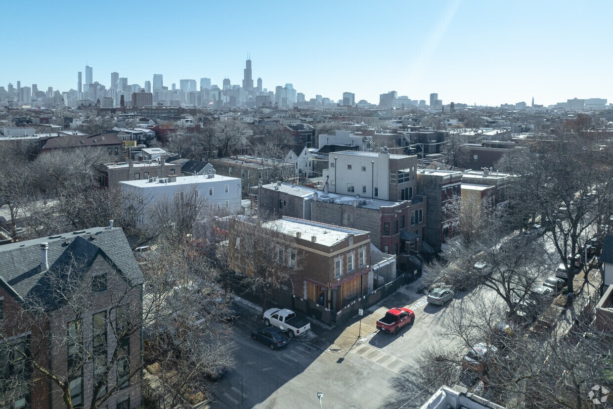 Primary Photo - 1057-1059 N Wolcott Ave