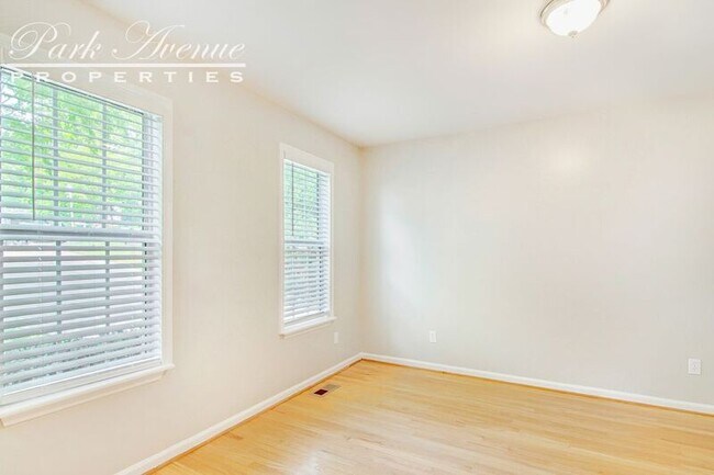 Building Photo - 402 Greystone Dr
