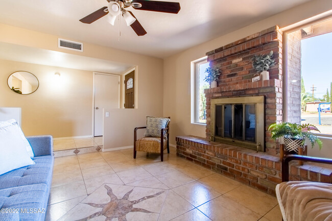 Building Photo - 926 S Camino Seco