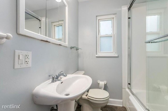 Building Photo - 3 br, 1.5 bath House - 696 E Beaumont Rd