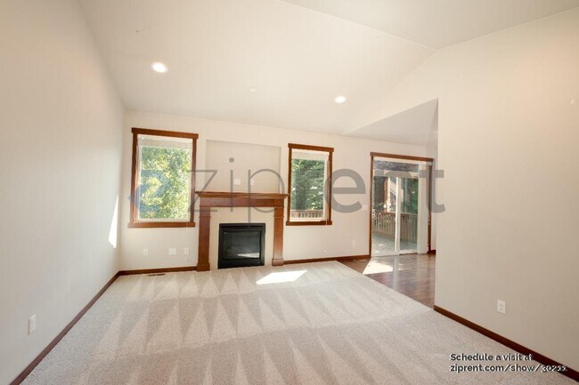 Foto del edificio - 15701 Simonds Rd NE