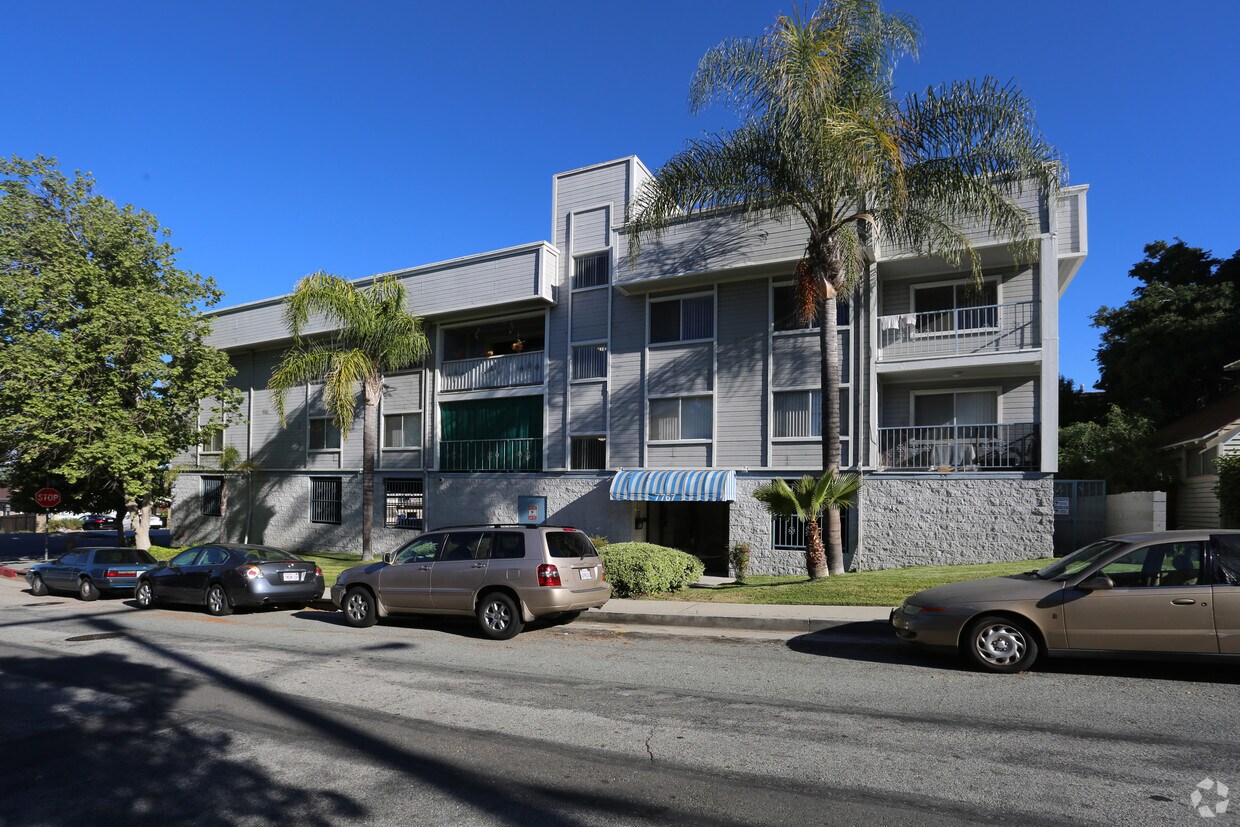 Edificio - 7767 Wyngate St